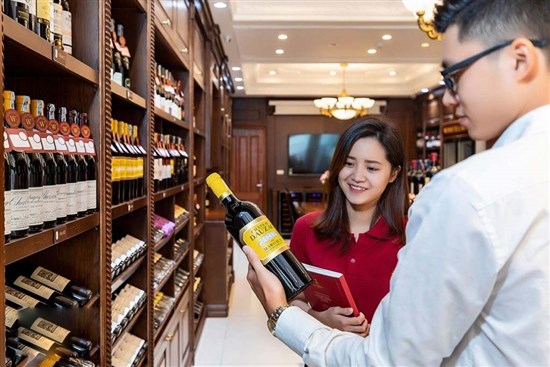  Gợi ý mẫu đồng phục cho cơ sở bán rượu vang sang trọng, chuyên nghiệp