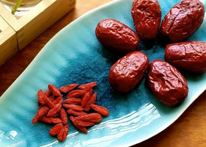Ngâm rượu táo đỏ kỷ tử nguyên bản