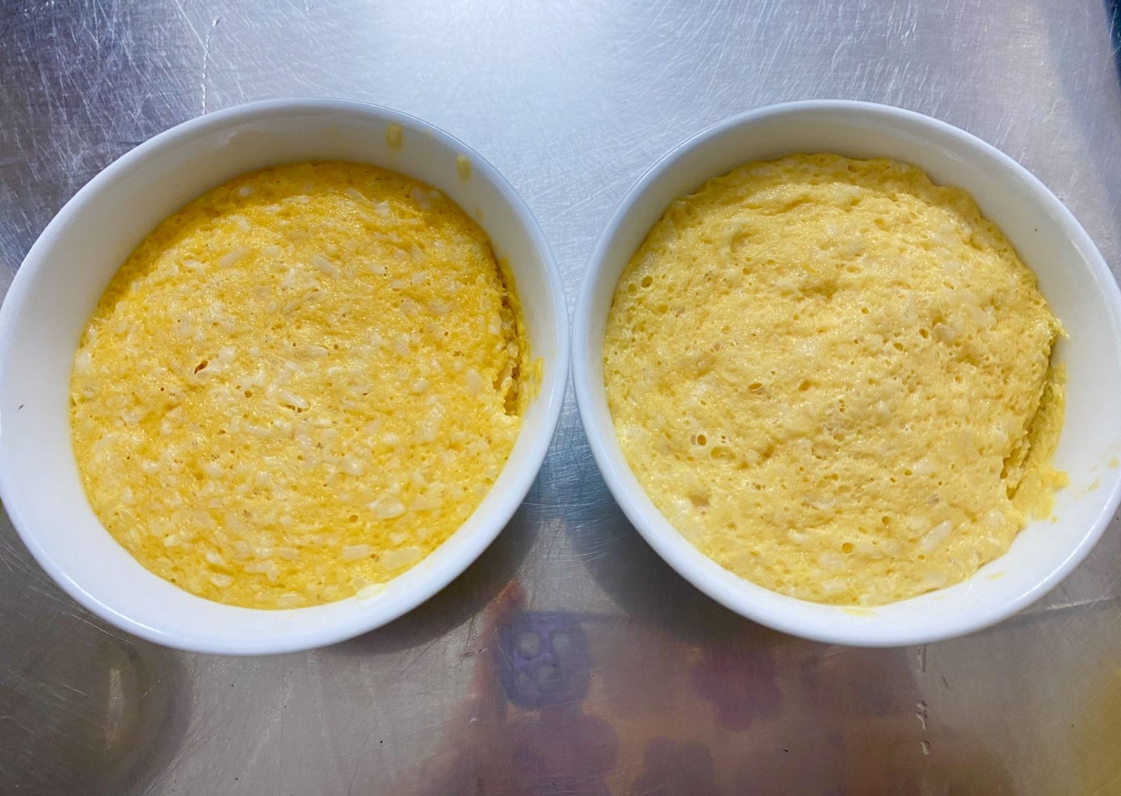 Cơm rượu hấp cùng với trứng gà