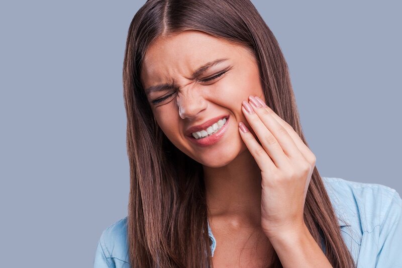 Rượu ngâm địa liền giảm đau nhức răng