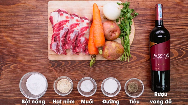 Chuẩn bị các nguyên liệu để làm bò hầm rượu vang
