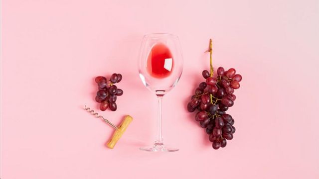 Rượu vang là thức uống được cấu tạo từ nhiều thành phần khác nhau